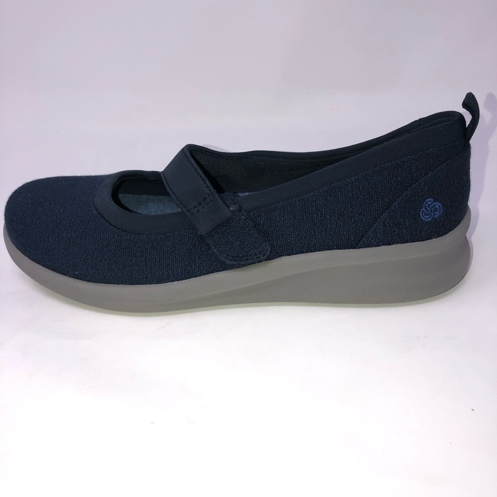new Clarks Navy Sillian 2.0 Ease Flats size 7.5